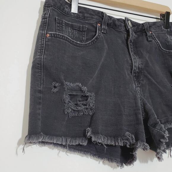 William Rast | Perfect Shorts Distressed Studded Pocket Denim Raw Hem Shorts - Picture 3 of 7